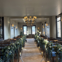 天井をあえて低くして、広すぎないキャパを演出してくれています