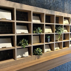 挙式会場に行くまでにある、ゲストへのメッセージを置ける場所|785044さんのTHE MARCUS SQUARE KOBE（ザ マーカス スクエア 神戸）の写真(2608301)