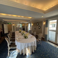 披露宴会場1  部屋奥から