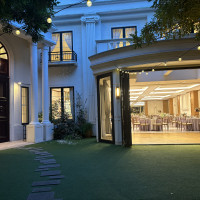 披露宴会場に続くガーデン