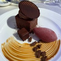 デザートのチョコレートケーキ