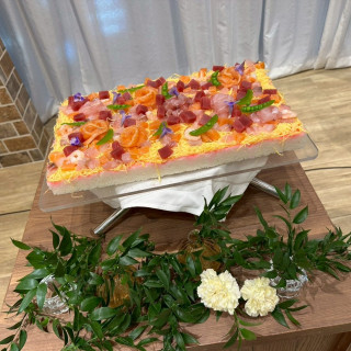 ウェディングケーキの代わりに祝い寿司