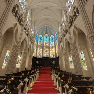 これぞ結婚式！といったチャペルは天井が高く魅力的でした