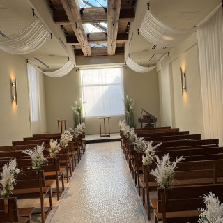 自然光が綺麗に入るチャペルが素敵でした。