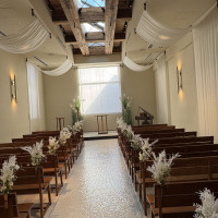 自然光が綺麗に入るチャペルが素敵でした。