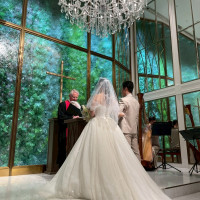 挙式ドレスとともに