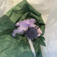 ブートニアも好みの色で作成しました。