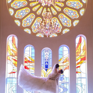 羽が生えたように＋ドレスをなびかせて|785192さんのザ・ロイヤルクラシック福岡の写真(2609098)