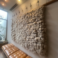 エントランスのアート。こちらを使った装飾も可能らしいです。