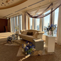 披露宴会場のソファ（夕方前）