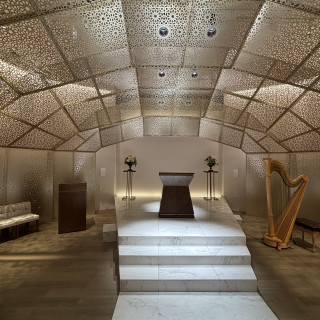 金を基調としたチャペルです。