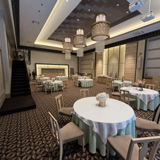 天井の高い披露宴会場です。