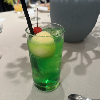フリードリンクのメロンクリームソーダ！
珍しくて注文しました