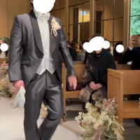 タキシードと手袋をもらい入場