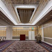 中位のサイズの披露宴会場です。