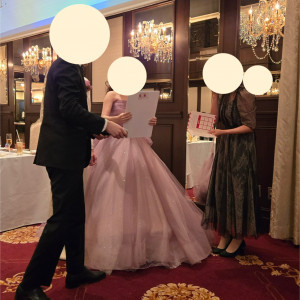 余興の景品受け渡し|785274さんの神戸セントモルガン教会の写真(2609305)