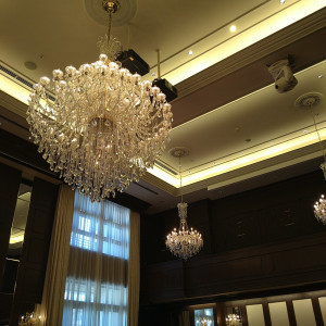 披露宴会場のシャンデリア|785274さんの神戸セントモルガン教会の写真(2609292)