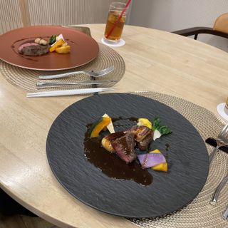 牛フィレ肉と鴨のフォアグラのロッシーニ