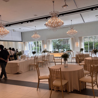 開放感のある披露宴会場