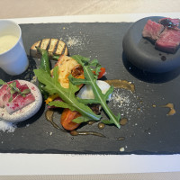 コース料理の一部を詰め込んだワンプレート