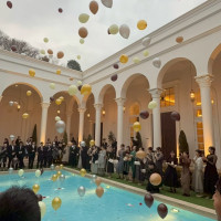 風船を使ったプールでの演出