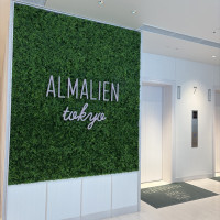 これは式当日の朝に撮った写真。式始まるとピンクに光ります！