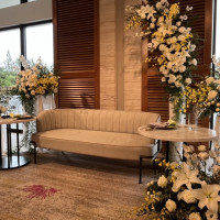 白と緑を中心に黄色を差し色に入れました