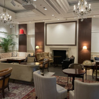 早くきすぎてもプライベートルームで生演奏が聴けます。