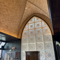 チャペルの天井の赤煉瓦が横浜らしさを感じます。