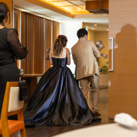 ゲスト1人1人からの花を抱えながら、感動の涙での退場でした。