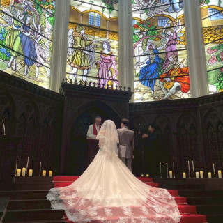 ドレスの映えるクラシカルなチャペル