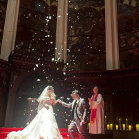 チャペルで花と星を降らせた演出