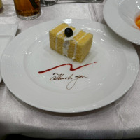 ウェディングケーキ(いちごをブルーベリーに変更)