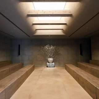 荘厳な中に温かみがあり不思議な空間です。