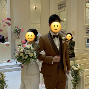 退場のタイミングでフラワーシャワー|785438さんのアーヴェリール迎賓館(富山)/テイクアンドギヴ・ニーズウェディングの写真(2610331)