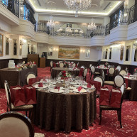 横に長く、ゲストとの距離が近いと思った