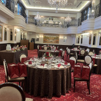 横に長く、ゲストとの距離が近いと思った