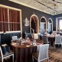 入場口。ブラウンのような黒の壁が良かった