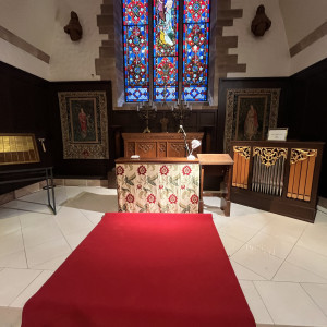 ステンドグラス前の様子。ライトも相まって綺麗だった|785449さんのホテルモントレ グラスミア大阪の写真(2610545)