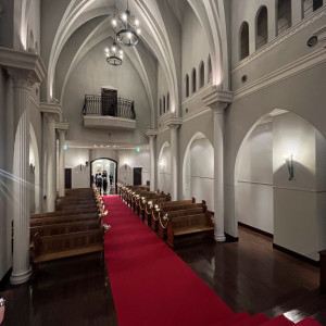 階段から見た景色。白を基調としていて綺麗だった。|785449さんのOSAKA St.BATH CHURCH(大阪セントバース教会)の写真(2610347)