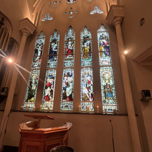 時間帯によって光の入り方が違うステンドグラス。|785449さんのOSAKA St.BATH CHURCH(大阪セントバース教会)の写真(2610353)