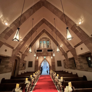 バージンロード途中での写真。空間が狭すぎず広すぎずだった|785449さんのホテルモントレ グラスミア大阪の写真(2610546)