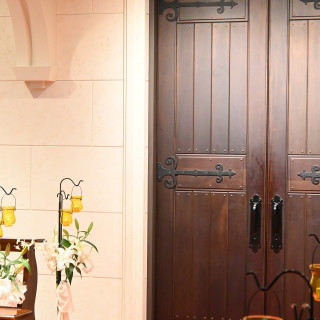 チャペル　ゲストから扉をみたところ