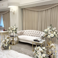 披露宴会場　高砂周囲装花