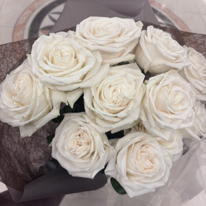 サプライズで渡した白いバラ11本|785457さんのCasa d' Angela Aoyama（カサ・デ・アンジェラ青山）の写真(2615843)