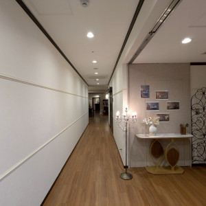 ウエルカムスペース、受付のロビーまでの廊下|785457さんのCasa d' Angela Aoyama（カサ・デ・アンジェラ青山）の写真(2615808)