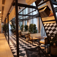 雨お昼のロビー雰囲気