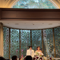 緑が見える大きな窓