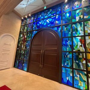 入り口はステンドグラスで高級感|785470さんのアルタビスタガーデンの写真(2610925)