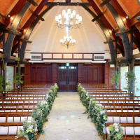 祭壇から扉の方を見て撮影